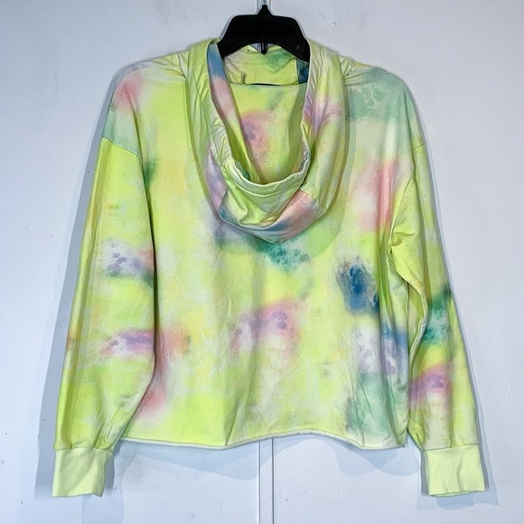 Alice + Olivia Nikki Tie-Dyed Cotton-Blend Fleece Cropped Hoodie - Picture 6 of 10